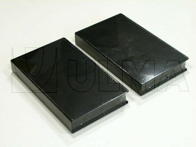 Wideokasety, płyty i kasety pakowane w folię termokurczliwą na poziomej maszynie pakującej (HFFS).