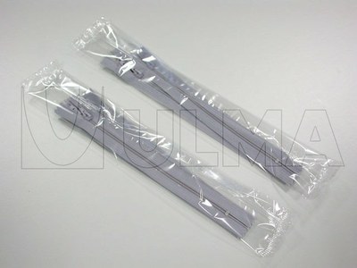 Zamek błyskawiczny pakowany na poziomej maszynie pakującej (HFFS).