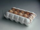 Jaja w opakowaniu tekturowym pakowane na flow packu poziomym (hffs) w folię termokurczliwą