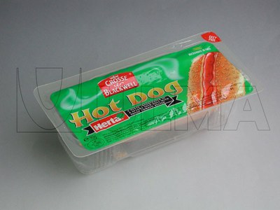 Hot Dog pakowany w folię sztywną (do podgrzewania w mikrofalówce) w atmosferze modyfikowanej na maszynie termoformującej.
