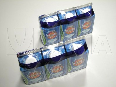 Desery mleczne w folii termokurczliwej w opakowaniu Tetra Park pakowane w opakowanie zbiorcze ze zgrzewem bocznym.