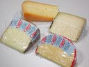 Porcje sera pakowane w atmosferze modyfikowanej (MAP) na poziomej maszynie pakującej (HFFS).