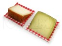 Porcje sera pakowane w opakowanie próżniowe z folii miękkiej na maszynie termoformującej.