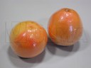 Pomarańcze pakowane pojedynczo w folię termokurczliwą na poziomej maszynie pakującej (HFFS).